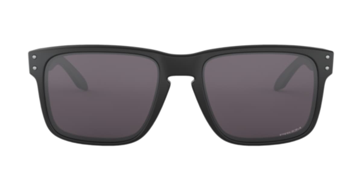 Sporty spring in Oakley sunglasses